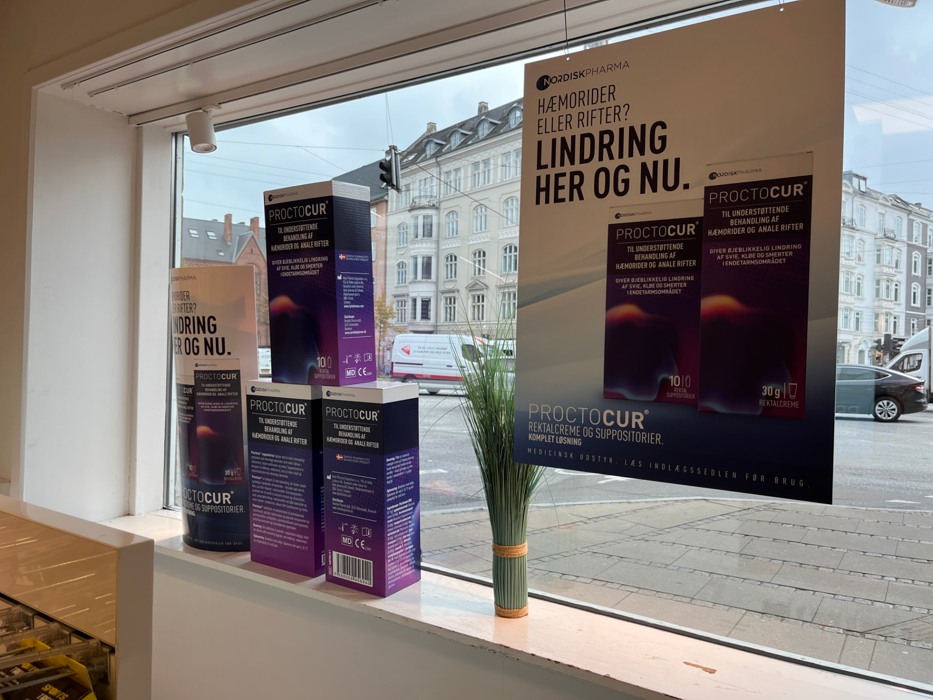 Nordisk Pharma – POS-materialer til apoteker – POS-materiale og butikseksponering til pharma – leveret af Jeddie.dk
