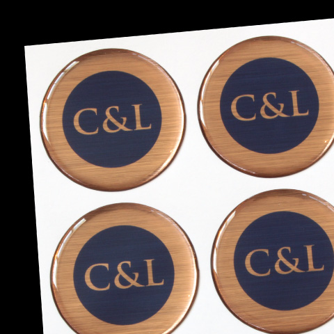 Runde domed labels med kobber-look og C&L logo
