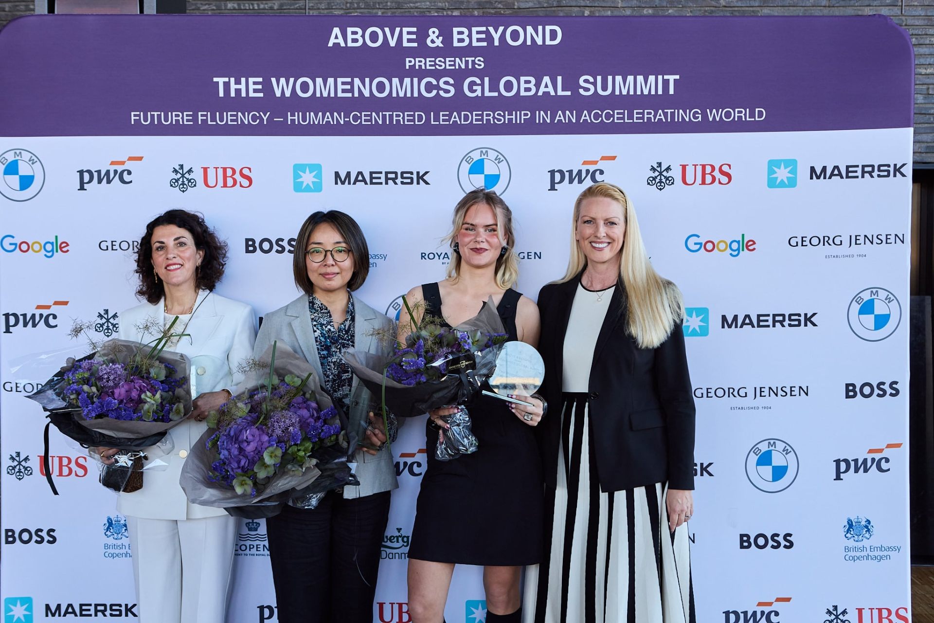 Event branding for Above & Beyond – Womenomics Global Summit – nametags, roll-ups og GoGoZip logowall