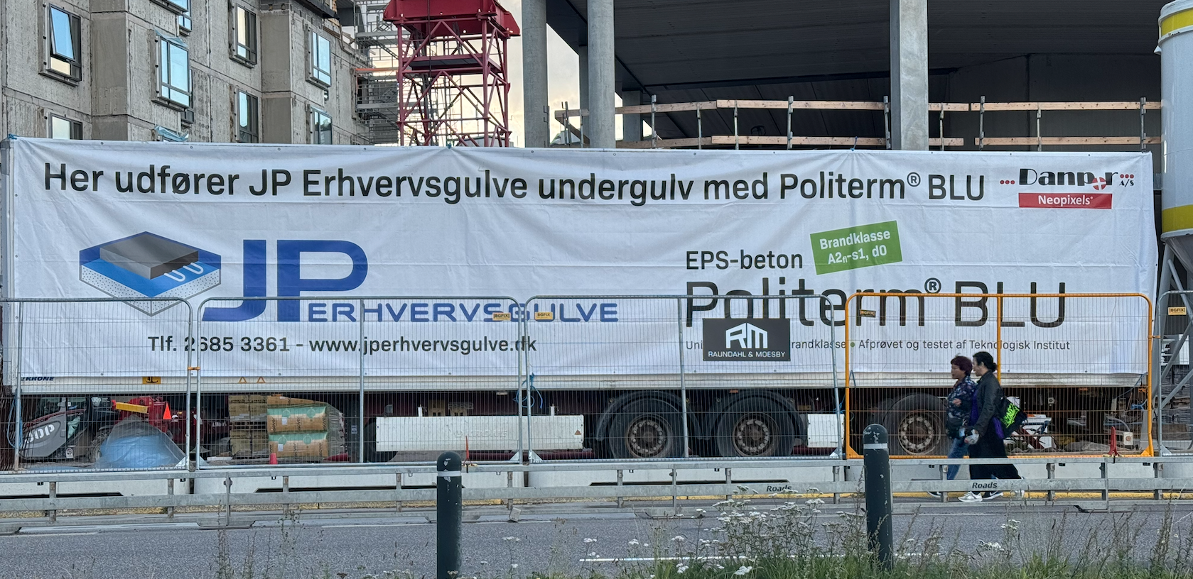 Bannercase for JP Erhvervsgulve – Storformat byggepladsbanner