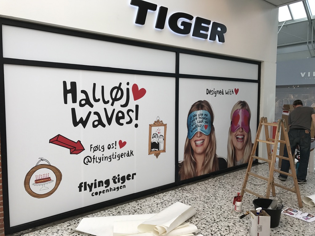 Professionel rudefolie monteret på kontorfacade