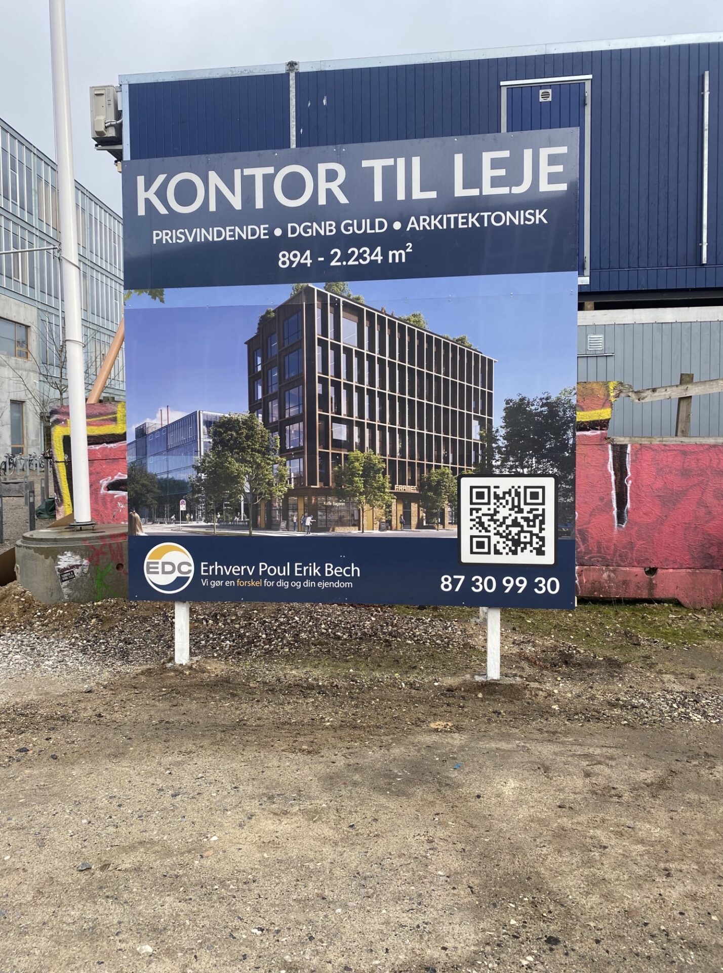 Vinduesfolie til mæglerbutik med boligpræsentation