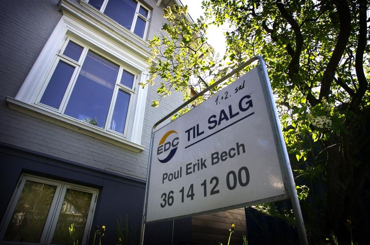 Mæglerskilt med udskiftelig Solgt-plade